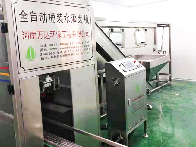 200桶每小時(shí)灌裝機(jī) 200桶每小時(shí)灌裝機(jī)